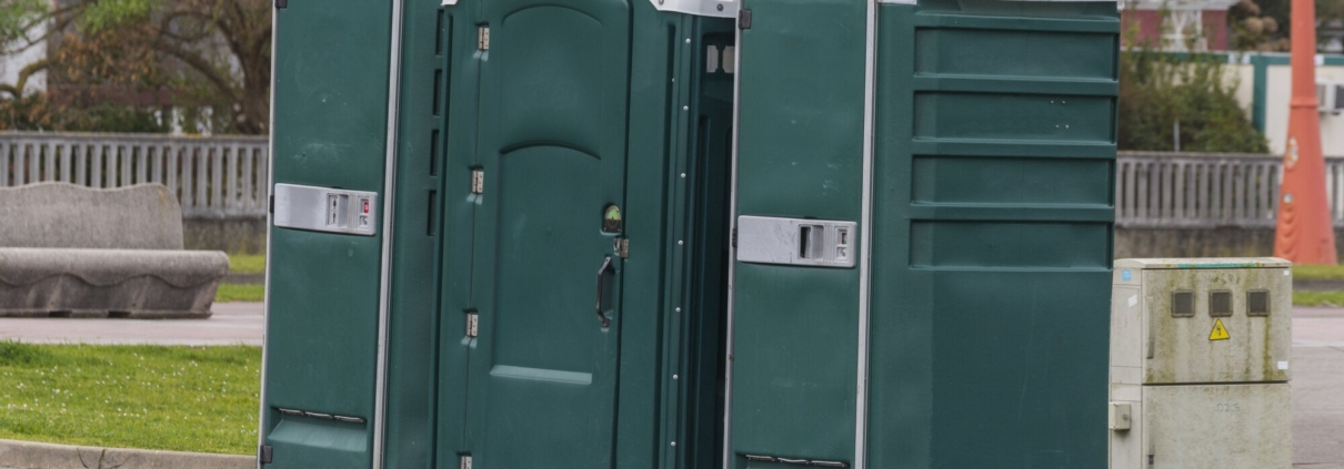 Luxury Portable Bathrooms for outdoor wedding venue